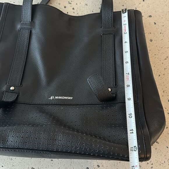 B. MAKOWSKY Black Leather Tote Shoulder Bag Handbag Magnetic Snap Closure EUC - Picture 7 of 14